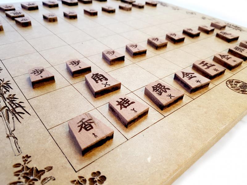 Oficina de aprendizagem multidisciplinar com jogo de tabuleiro Nana Shogi