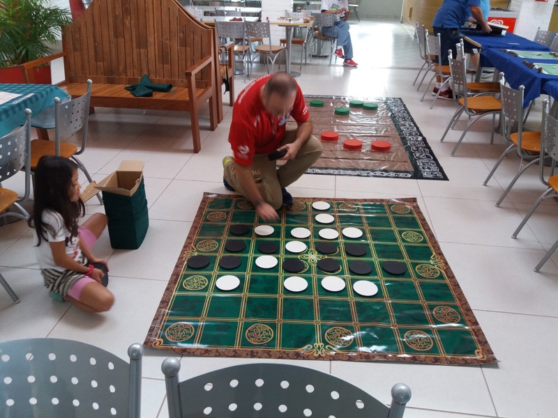 Oficina de aprendizagem multidisciplinar com jogo de tabuleiro Nana Shogi